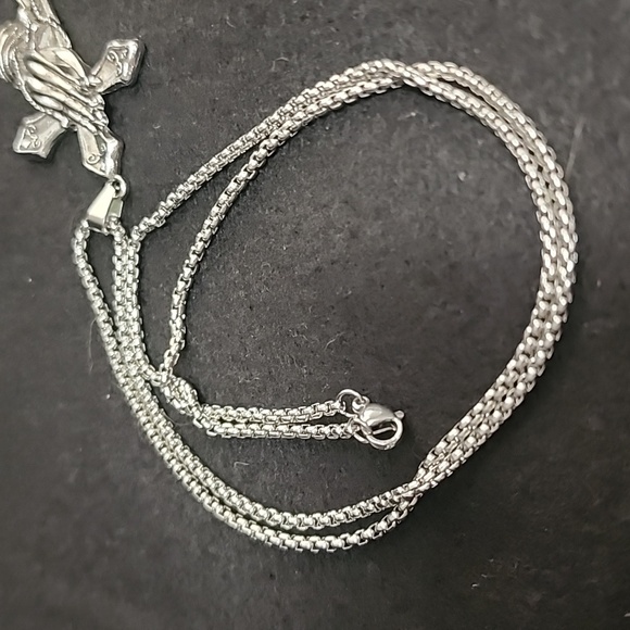 Praying hands 🙏 cross ✝️ Necklace NWT - Picture 5 of 5